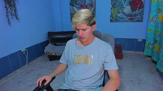 Snapshot of patrik_027 chatting on 11-19-25, 06:02 patrik 027 online show from 11-19-25, 06:02