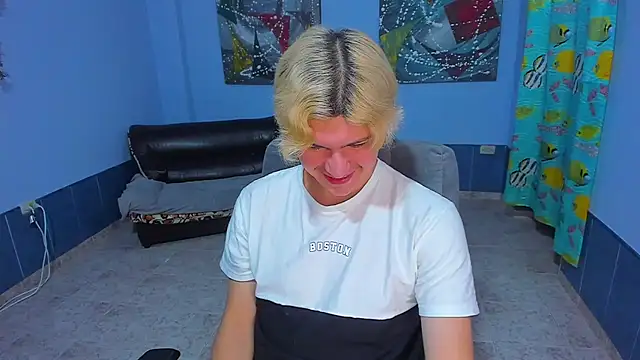 Snapshot of patrik_027 chatting on 11-21-25, 12:43 patrik 027 online show from 11-21-25, 12:43