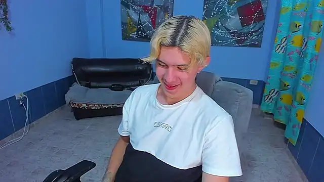 Snapshot of patrik_027 chatting on 11-21-25, 07:12 patrik 027 online show from 11-21-25, 07:12