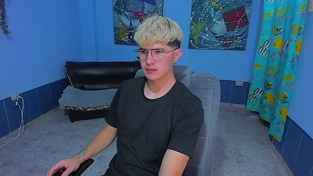 Snapshot of patrik_027 chatting on 11-23-25, 08:52 patrik 027 online show from 11-23-25, 08:52