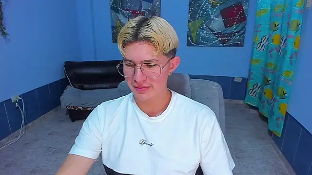 Snapshot of patrik_027 chatting on 11-25-25, 08:09 patrik 027 online show from 11-25-25, 08:09