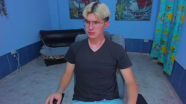 Snapshot of patrik_027 chatting on 11-28-25, 06:49 patrik 027 online show from 11-28-25, 06:49