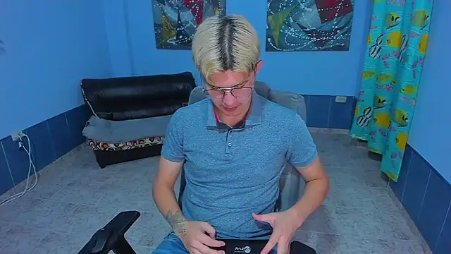 Snapshot of patrik_027 chatting on 11-28-25, 07:16 patrik 027 online show from 11-28-25, 07:16