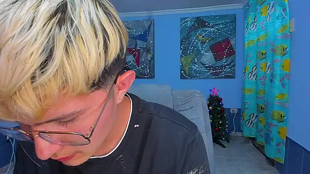 Snapshot of patrik_027 chatting on 11-30-25, 07:45 patrik 027 online show from 11-30-25, 07:45