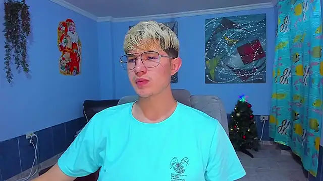 Snapshot of patrik_027 chatting on 12-01-25, 10:20 patrik 027 online show from 12-01-25, 10:20