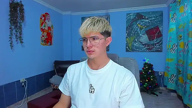 Snapshot of patrik_027 chatting on 12-02-25, 07:09 patrik 027 online show from 12-02-25, 07:09