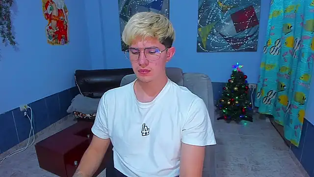 Snapshot of patrik_027 chatting on 12-03-25, 07:16 patrik 027 online show from 12-03-25, 07:16