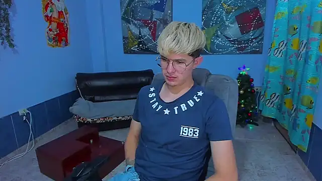 Snapshot of patrik_027 chatting on 12-03-25, 07:23 patrik 027 online show from 12-03-25, 07:23