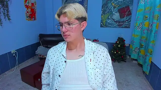 Snapshot of patrik_027 chatting on 12-05-25, 06:15 patrik 027 online show from 12-05-25, 06:15