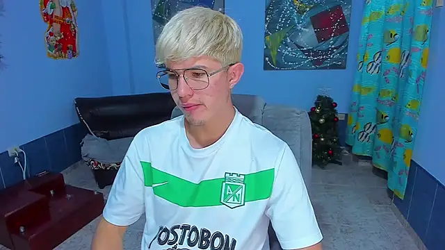 Snapshot of patrik_027 chatting on 12-15-25, 06:45 patrik 027 online show from 12-15-25, 06:45