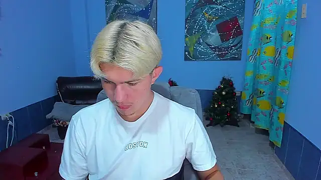 Snapshot of patrik_027 chatting on 01-08-26, 05:04 patrik 027 online show from 01-08-26, 05:04