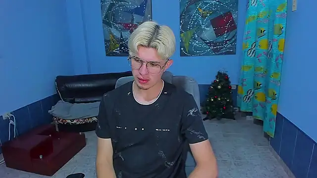 Snapshot of patrik_027 chatting on 01-10-26, 06:20 patrik 027 online show from 01-10-26, 06:20