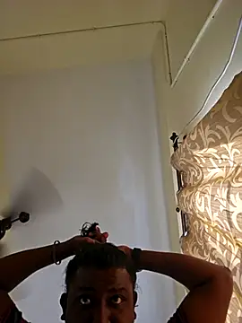 Snapshot of Mallupaiyanaachu chatting on 03-10-26, 04:06 Mallupaiyanaachu online show from 03-10-26, 04:06