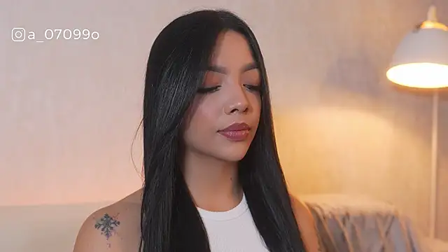 Snapshot of sarah_hiill chatting on 12-17-25, 12:00 sarah hiill online show from 12-17-25, 12:00