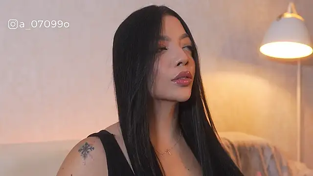 Snapshot of sarah_hiill chatting on 12-19-25, 12:01 sarah hiill online show from 12-19-25, 12:01