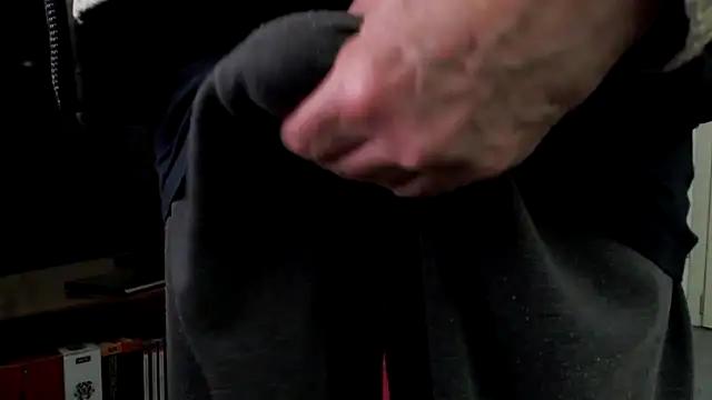 Snapshot of Unicum900 chatting on 02-12-26, 04:57 Unicum900 online show from 02-12-26, 04:57