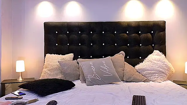 Snapshot of MiahWindsor chatting on 12-04-24, 09:57 MiahWindsor online show from 12-04-24, 09:57