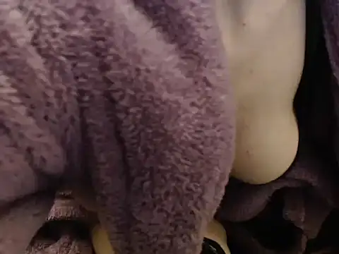 Snapshot of Galadriel chatting on 02-26-26, 03:27 Galadriel online show from 02-26-26, 03:27