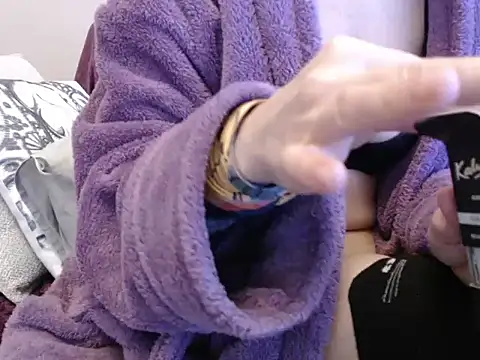 Snapshot of Galadriel chatting on 03-08-26, 04:38 Galadriel online show from 03-08-26, 04:38