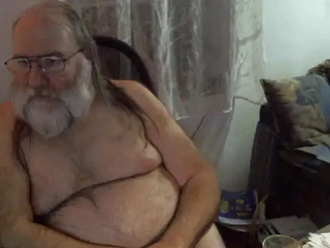 Snapshot of SexySantaC chatting on 12-31-24, 10:01 SexySantaC online show from 12-31-24, 10:01