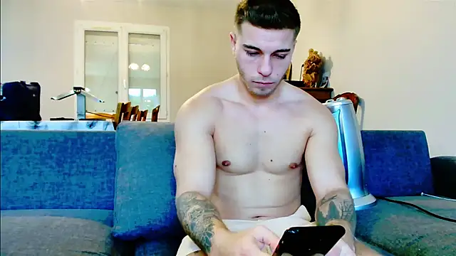 Snapshot of Elkafit28 chatting on 02-06-25, 10:37 Elkafit28 online show from 02-06-25, 10:37