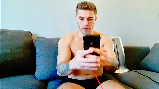 Snapshot of Elkafit28 chatting on 02-14-25, 01:29 Elkafit28 online show from 02-14-25, 01:29