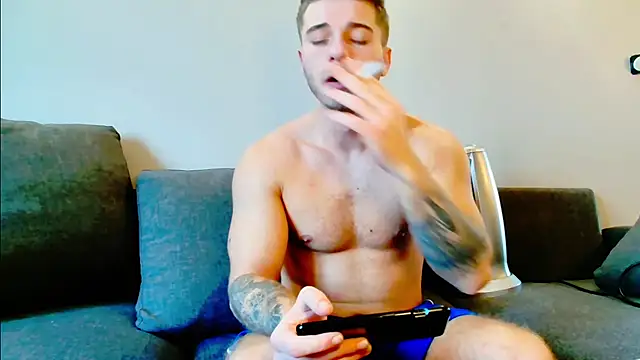 Snapshot of Elkafit28 chatting on 02-15-25, 08:00 Elkafit28 online show from 02-15-25, 08:00