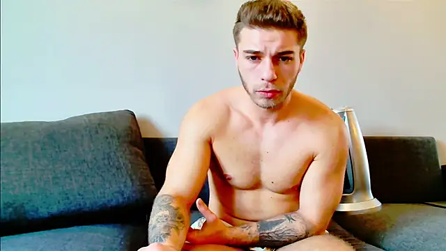 Snapshot of Elkafit28 chatting on 02-21-25, 02:16 Elkafit28 online show from 02-21-25, 02:16