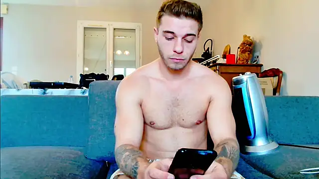 Snapshot of Elkafit28 chatting on 03-21-25, 11:01 Elkafit28 online show from 03-21-25, 11:01