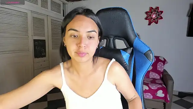 Snapshot of Miss_Nicole chatting on 12-24-24, 02:10 Miss Nicole online show from 12-24-24, 02:10