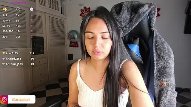 Snapshot of Miss_Nicole chatting on 12-24-24, 05:16 Miss Nicole online show from 12-24-24, 05:16