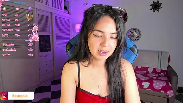 Snapshot of Miss_Nicole chatting on 12-31-24, 04:16 Miss Nicole online show from 12-31-24, 04:16