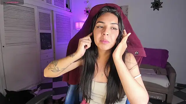 Snapshot of Miss_Nicole chatting on 01-14-25, 05:08 Miss Nicole online show from 01-14-25, 05:08