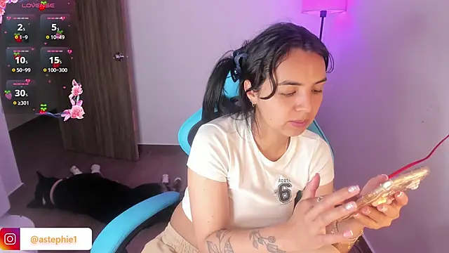 Snapshot of Miss_Nicole chatting on 11-26-25, 06:53 Miss Nicole online show from 11-26-25, 06:53