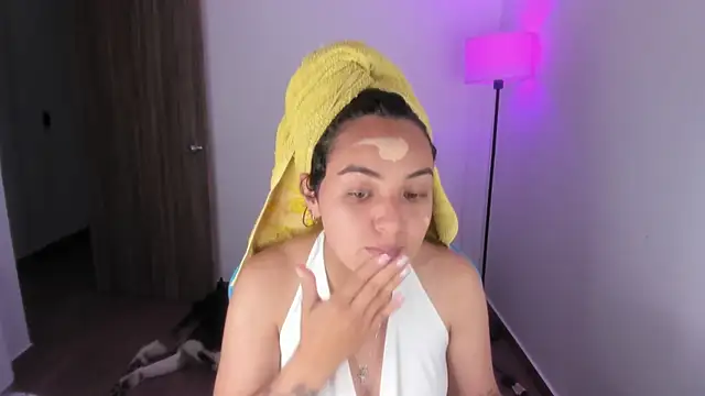 Snapshot of Miss_Nicole chatting on 12-14-25, 02:06 Miss Nicole online show from 12-14-25, 02:06