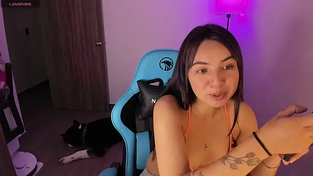 Snapshot of Miss_Nicole chatting on 02-04-26, 07:31 Miss Nicole online show from 02-04-26, 07:31