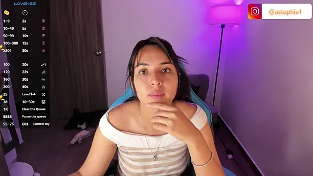 Snapshot of Miss_Nicole chatting on 02-07-26, 12:36 Miss Nicole online show from 02-07-26, 12:36