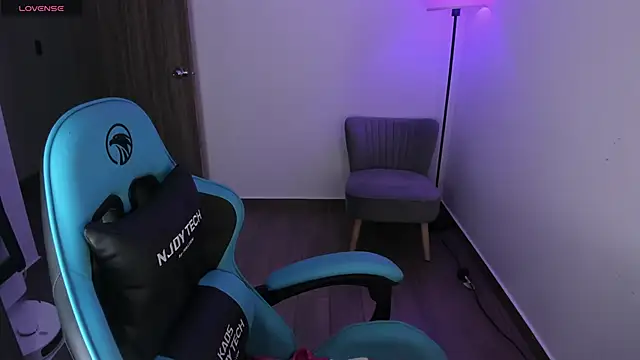 Snapshot of Miss_Nicole chatting on 02-15-26, 02:30 Miss Nicole online show from 02-15-26, 02:30