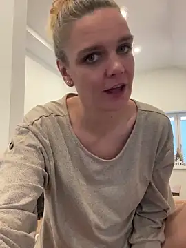 Snapshot of Suesse_Schnitte chatting on 12-09-24, 08:55 Suesse Schnitte online show from 12-09-24, 08:55