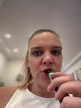 Snapshot of Suesse_Schnitte chatting on 01-14-25, 09:13 Suesse Schnitte online show from 01-14-25, 09:13