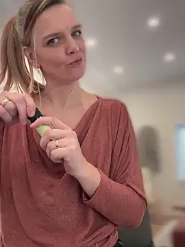 Snapshot of Suesse_Schnitte chatting on 01-31-25, 12:29 Suesse Schnitte online show from 01-31-25, 12:29