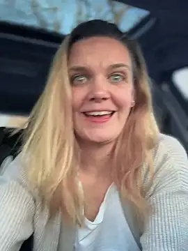 Snapshot of Suesse_Schnitte chatting on 02-20-25, 03:41 Suesse Schnitte online show from 02-20-25, 03:41