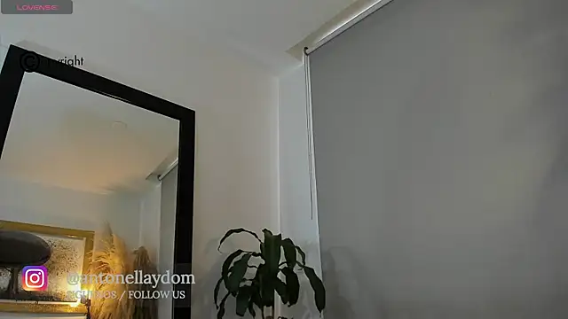 Snapshot of antonella_dom1 chatting on 10-21-25, 10:21 antonella dom1 online show from 10-21-25, 10:21