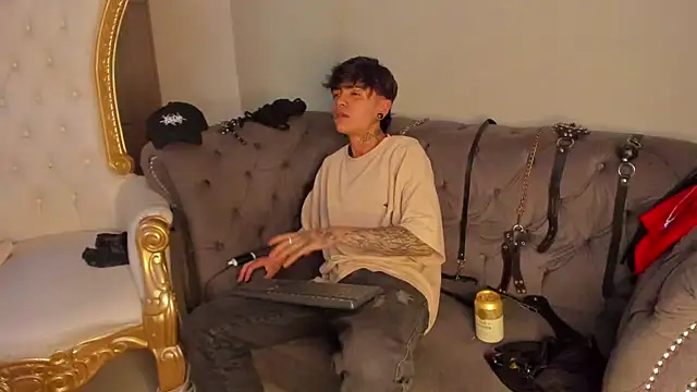 Snapshot of AcidMilo chatting on 12-02-24, 07:27 AcidMilo online show from 12-02-24, 07:27