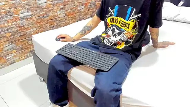 Snapshot of AcidMilo chatting on 12-06-24, 11:22 AcidMilo online show from 12-06-24, 11:22