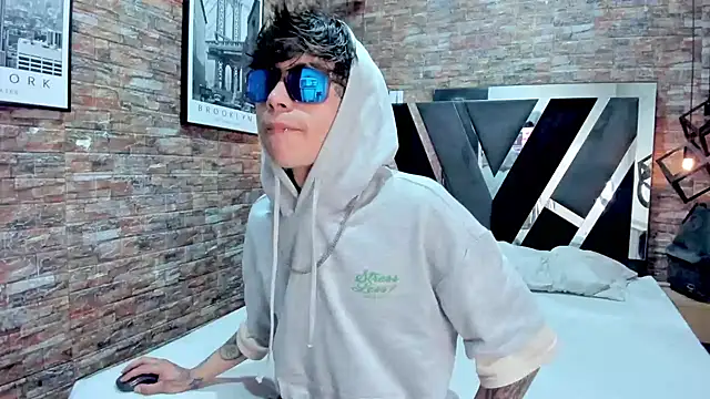 Snapshot of AcidMilo chatting on 12-16-24, 03:54 AcidMilo online show from 12-16-24, 03:54