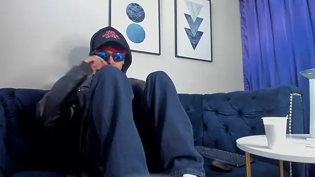 Snapshot of AcidMilo chatting on 12-30-24, 01:36 AcidMilo online show from 12-30-24, 01:36