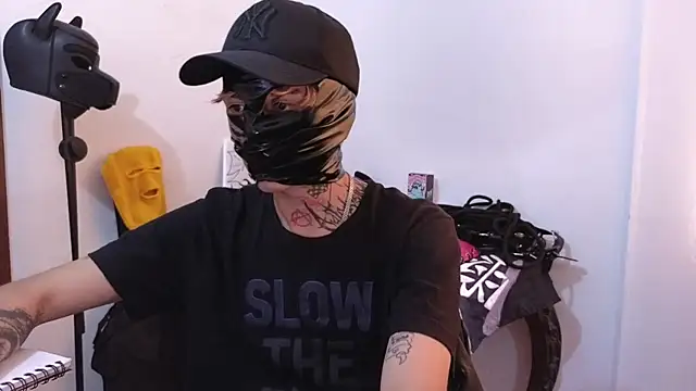 Snapshot of AcidMilo chatting on 02-07-25, 09:04 AcidMilo online show from 02-07-25, 09:04