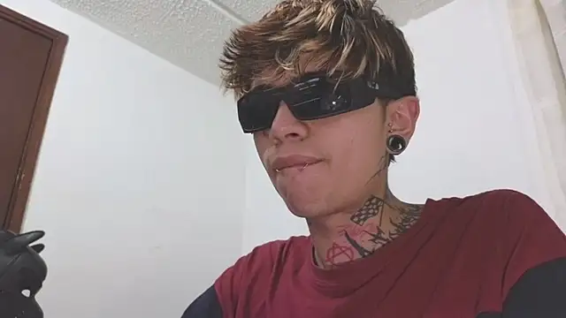 Snapshot of AcidMilo chatting on 02-22-25, 12:16 AcidMilo online show from 02-22-25, 12:16