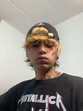 Snapshot of AcidMilo chatting on 10-01-25, 11:11 AcidMilo online show from 10-01-25, 11:11